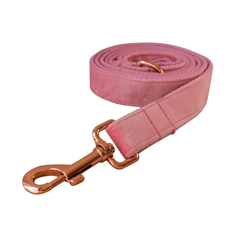 Stijlvolle Bloemmotief Hondenset Met Halsband, Harnas, Riem en Bloemenaccessoire - Ruffy