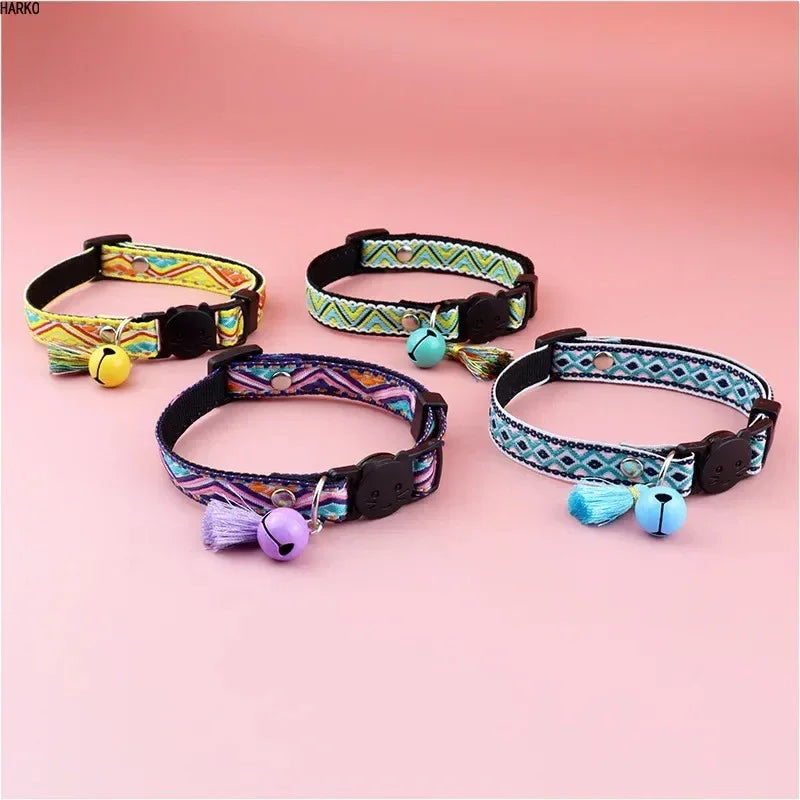 Kattenhalsband met speelse kwastjes en belletjes – verstelbaar en licht - Ruffy