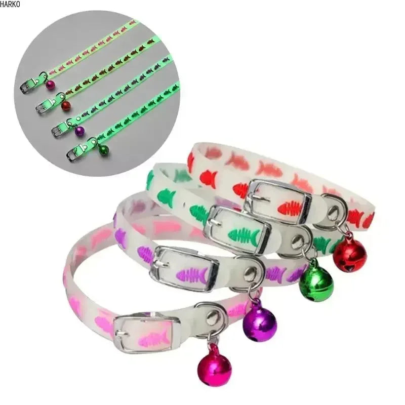 Oplichtende kattenhalsband met pootpatroon – verstelbaar duurzaam en weerbestendig - Ruffy