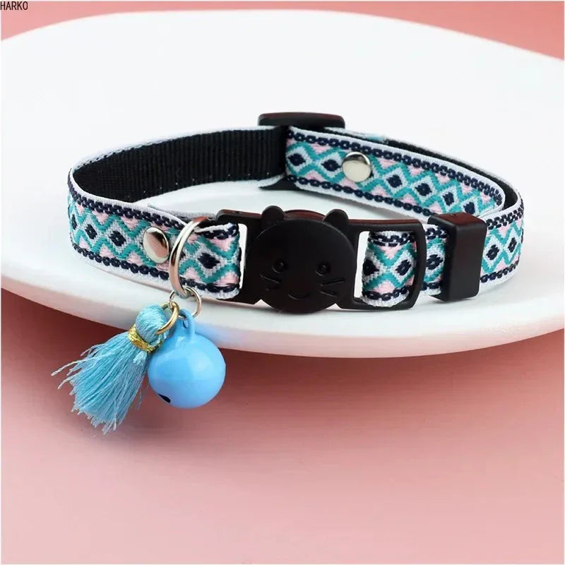 Kattenhalsband met speelse kwastjes en belletjes – verstelbaar en licht - Ruffy